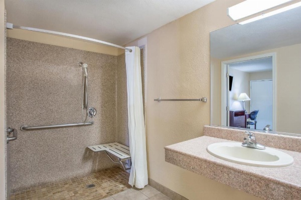 Hotel Seville - Ontario Airport/Chino image 29