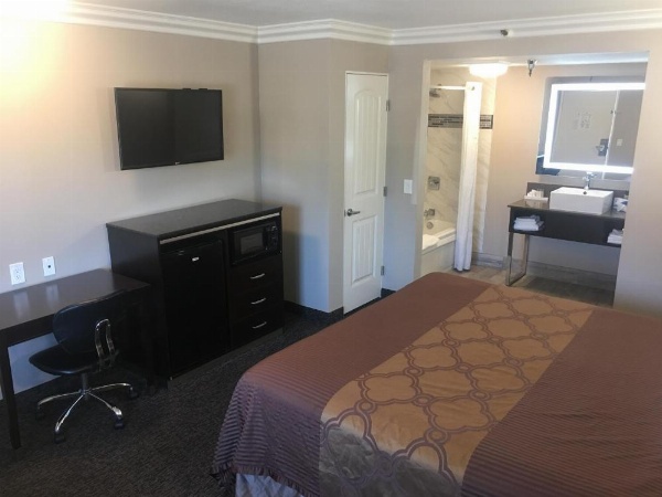 Hotel Seville - Ontario Airport/Chino image 7